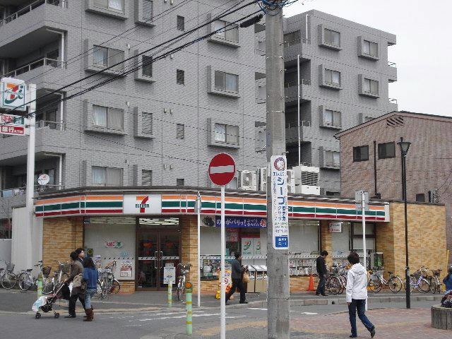コンビニ　セブンイレブン（コンビニ）まで525m