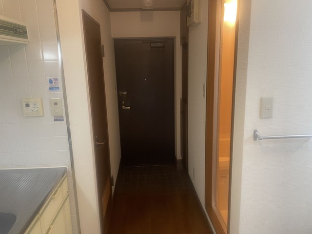 玄関　現況優先。同タイプのお部屋です。