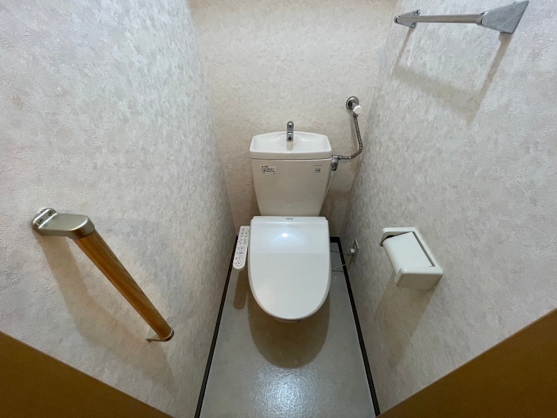 トイレ　こちらはトイレです。清潔感があり、安心して使用できます。