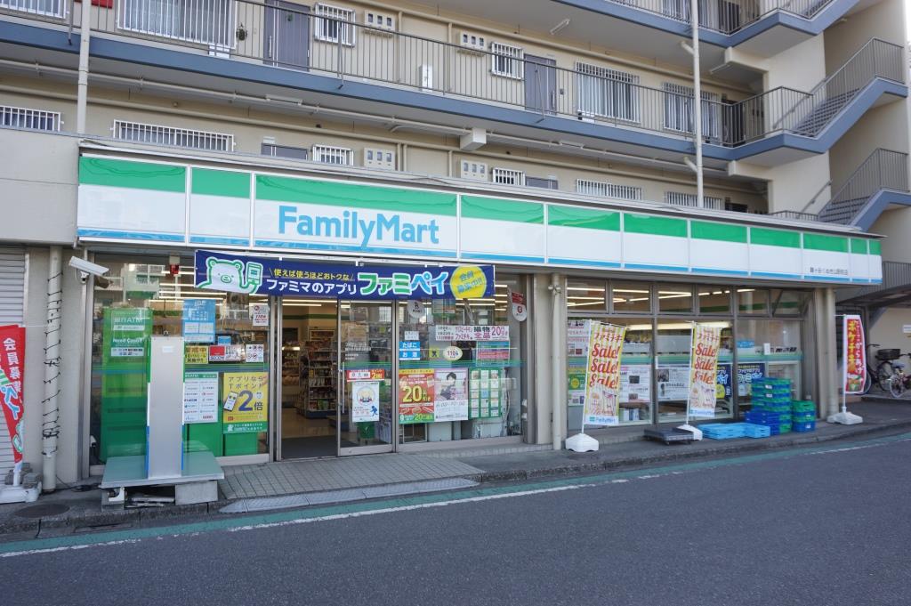コンビニ　ファミリーマート 鎌ヶ谷くぬぎ山駅前店（コンビニ）まで378m