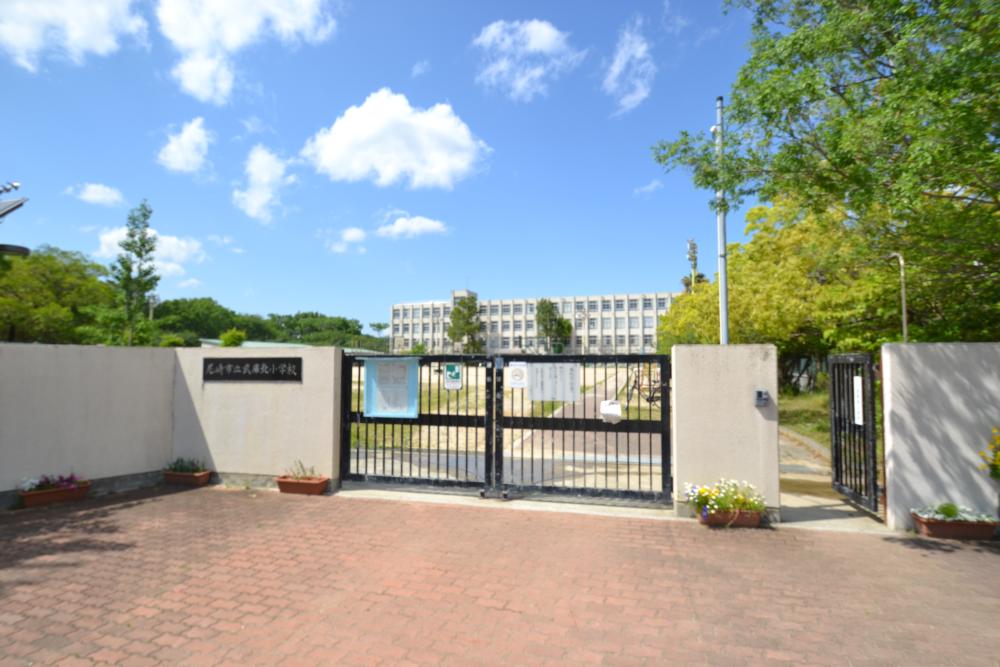 小学校　尼崎市立武庫北小学校（小学校）まで215m