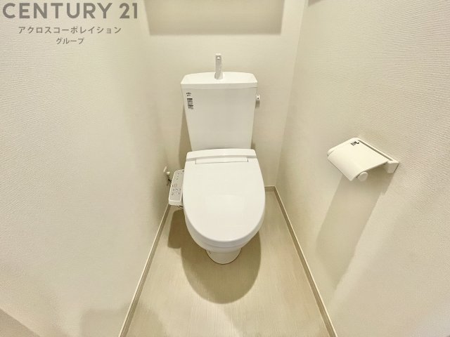 トイレ　温水洗浄便座付きのトイレです♪
