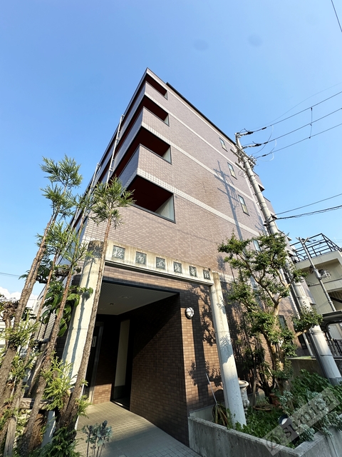 建物外観　ガッチリとした建物です♪♪
