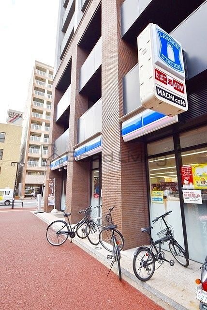 コンビニ　ローソン博多築港本町店（コンビニ）まで230m