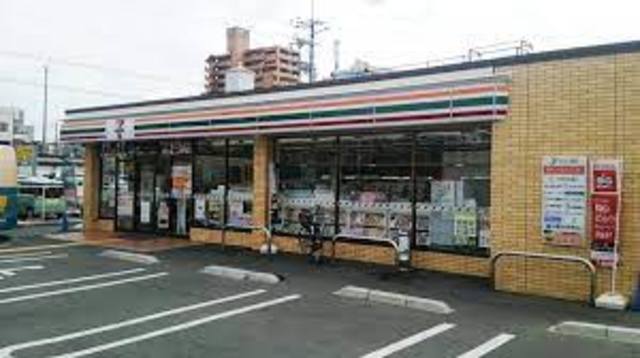 コンビニ　セブンイレブン堺東山店（コンビニ）まで639m
