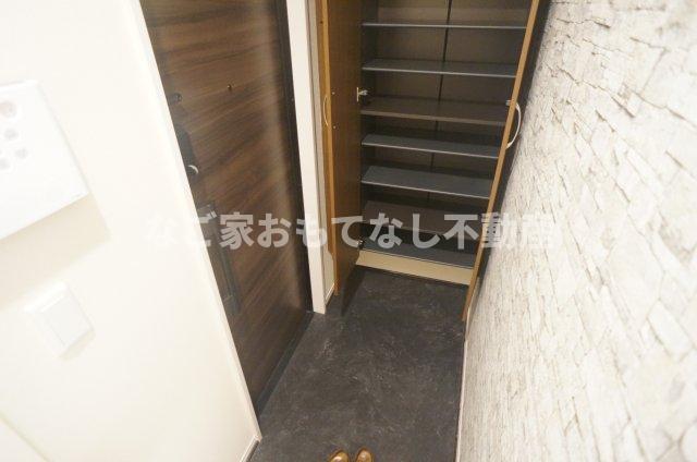 玄関　※写真は別号室