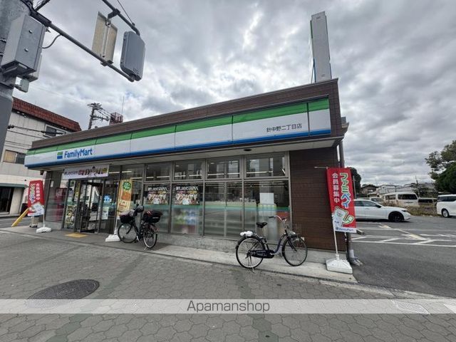 コンビニ　ファミリーマート（コンビニ）まで109m