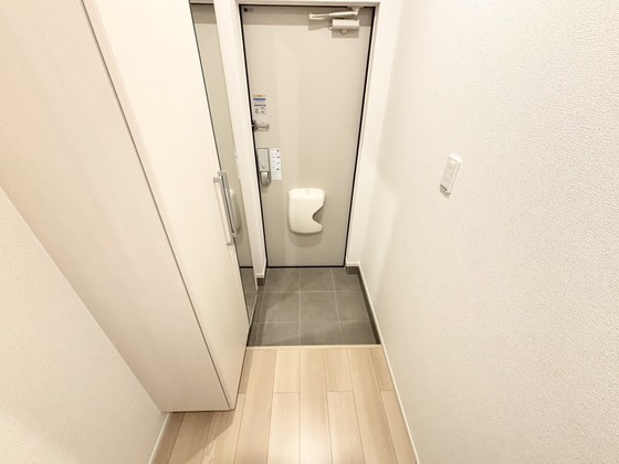 玄関　玄関（同仕様タイプ）