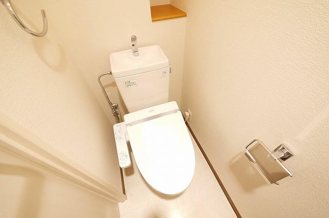 トイレ　スッキリとしたトイレスペース。
