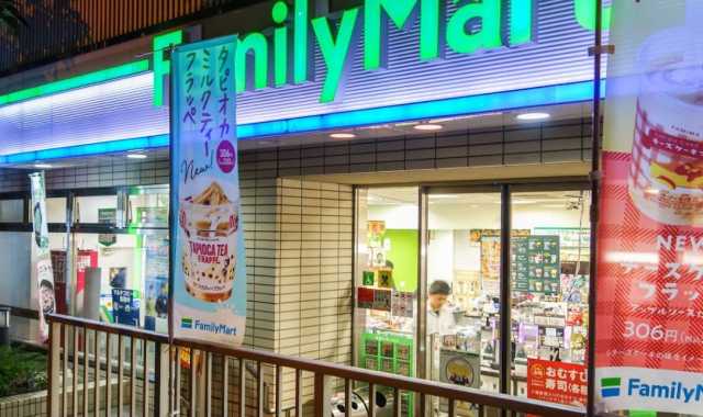 コンビニ　ファミリーマート　目黒三田通り店（コンビニ）まで318m
