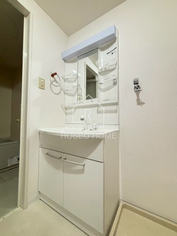 洗面設備　同マンション別部屋：参考写真