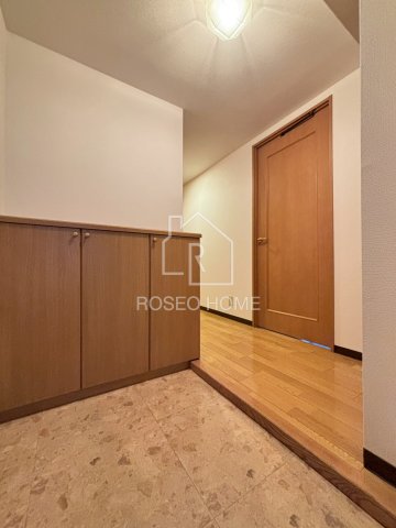 玄関　同マンション別部屋：参考写真
