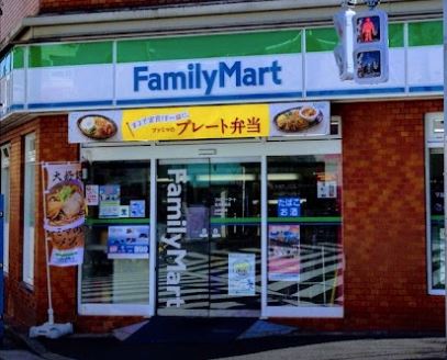 コンビニ　ファミリーマート 新井薬師店（コンビニ）まで196m