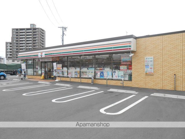 コンビニ　セブンイレブン（コンビニ）まで119m