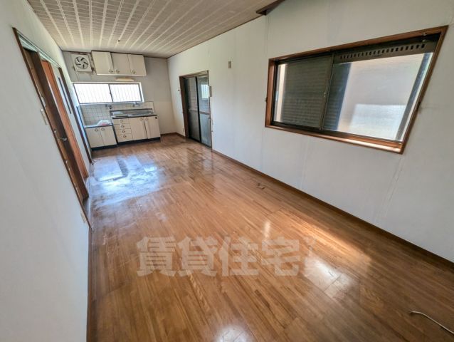 郡戸建ての居間写真