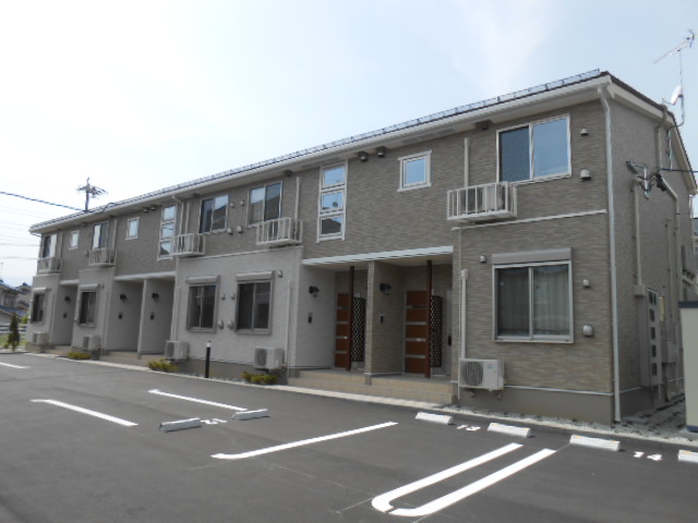建物外観　サンルーム・玄関側を南東方向より撮影