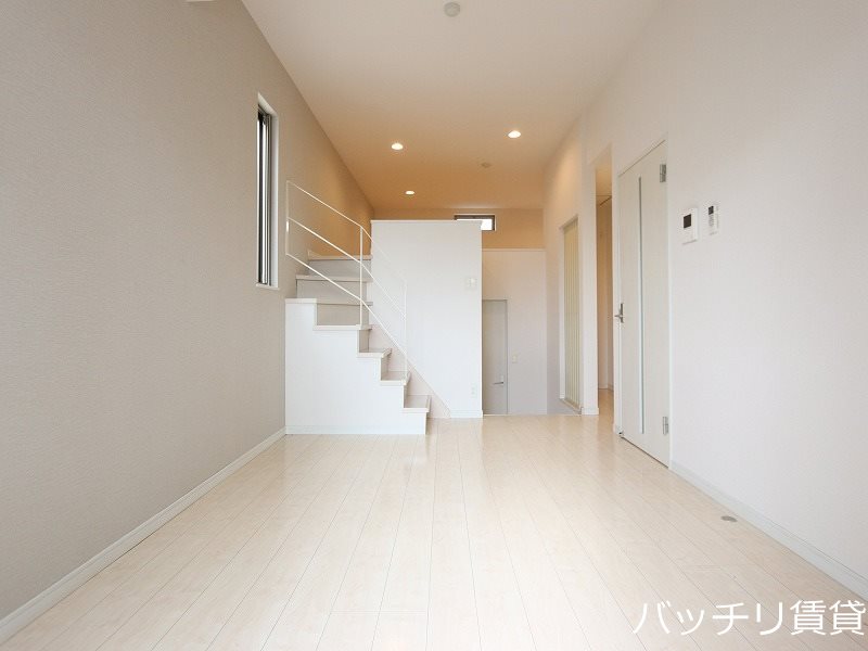 居室・リビング　同型タイプの為、現状を優先致します。
