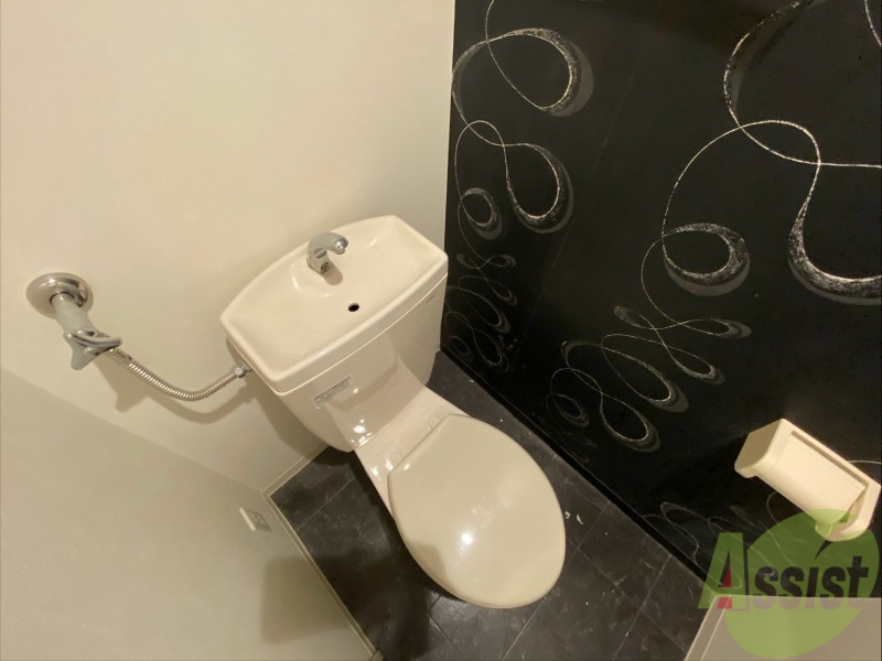 トイレ　こちらはトイレです。清潔感があり、安心して使用できます。