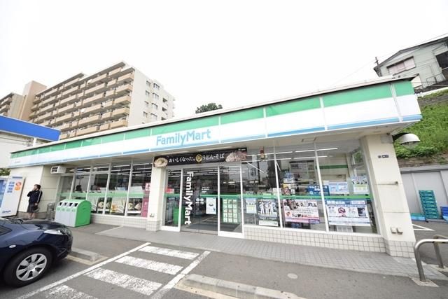 コンビニ　ファミリーマート鶴ヶ峰本町店（コンビニ）まで1174m