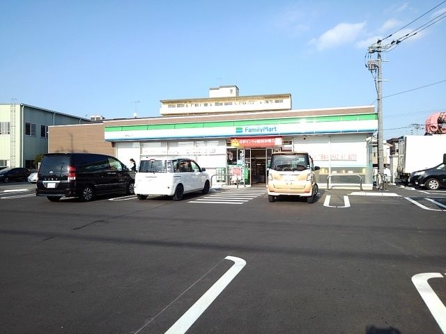 コンビニ　ファミリーマート久留米山川店（コンビニ）まで300m