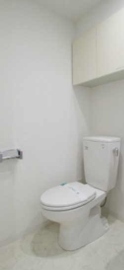 トイレ　★収納付き、温水洗浄便座★