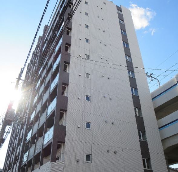 建物外観　★外壁タイル張り、重厚感のある外観★