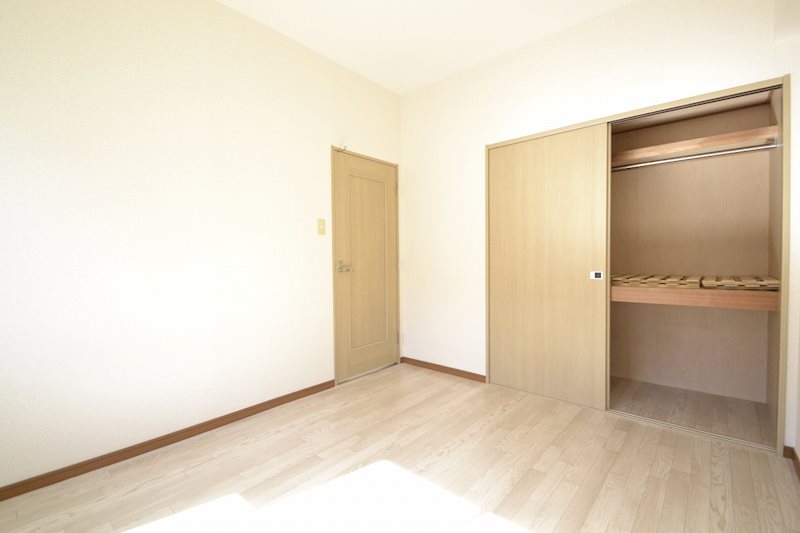 収納　大型収納各室完備☆※リフォーム前参考写真