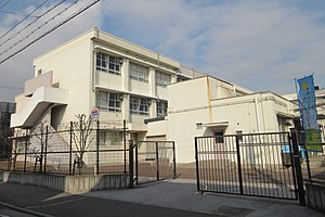 小学校　西宮市立津門小学校（小学校）まで487m