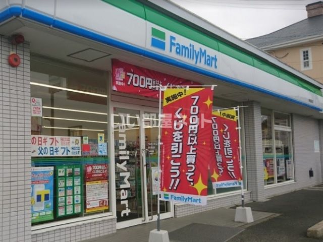 コンビニ　ファミリーマート（コンビニ）まで790m
