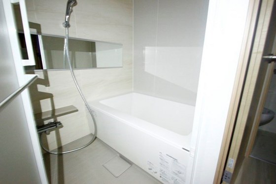 バス・シャワールーム　※別部屋の写真です