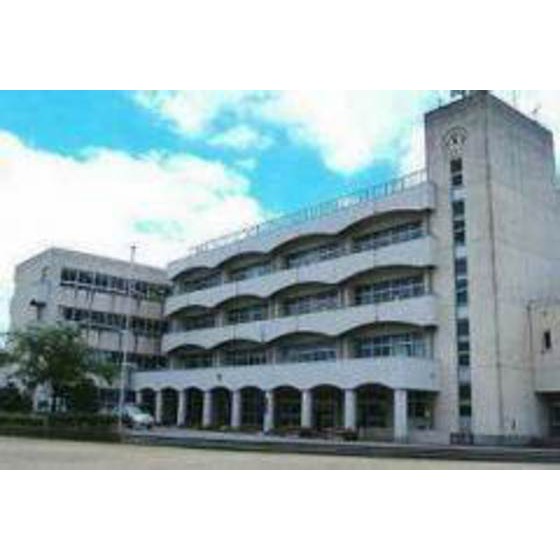 小学校　金沢市立米泉小学校（小学校）まで707m