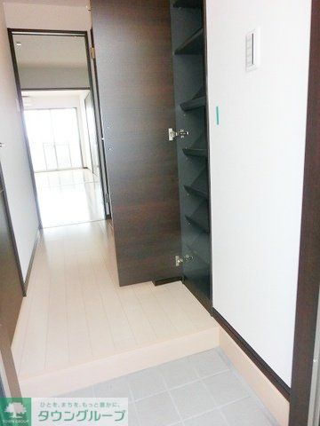 玄関　玄関下駄箱あり