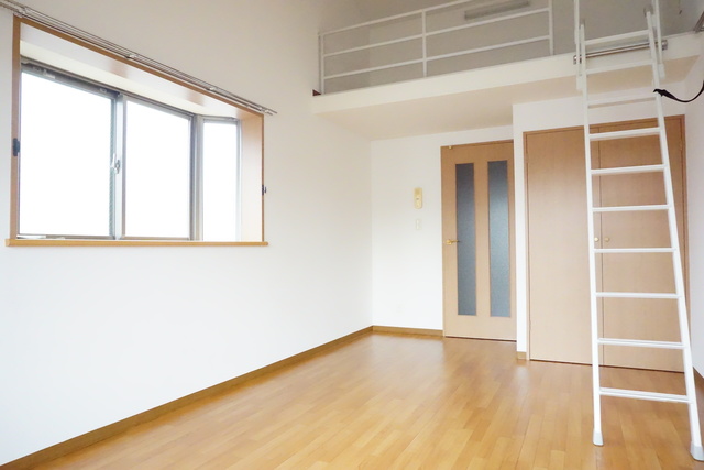 その他部屋・スペース　室内は落ち着いたぬくもりのあるフローリングです