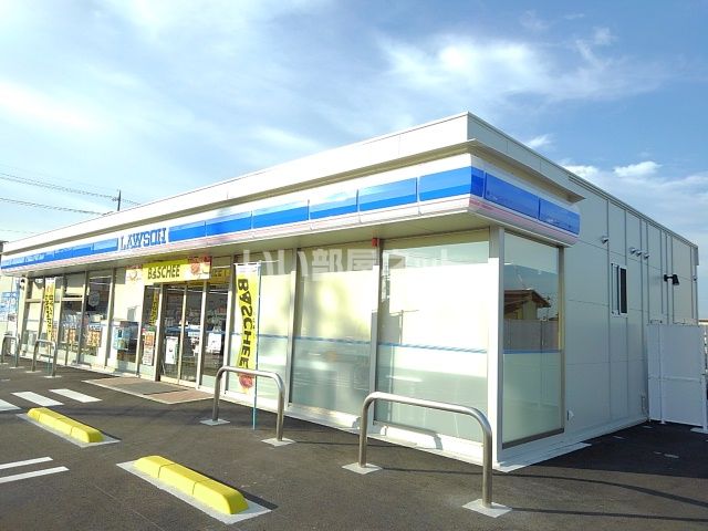 コンビニ　ローソン 松阪鎌田町店（コンビニ）まで166m