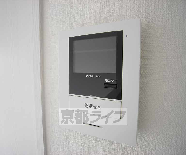 セキュリティ　室内にいながら、訪問者の顔を確認できるから、夜中のチャ...