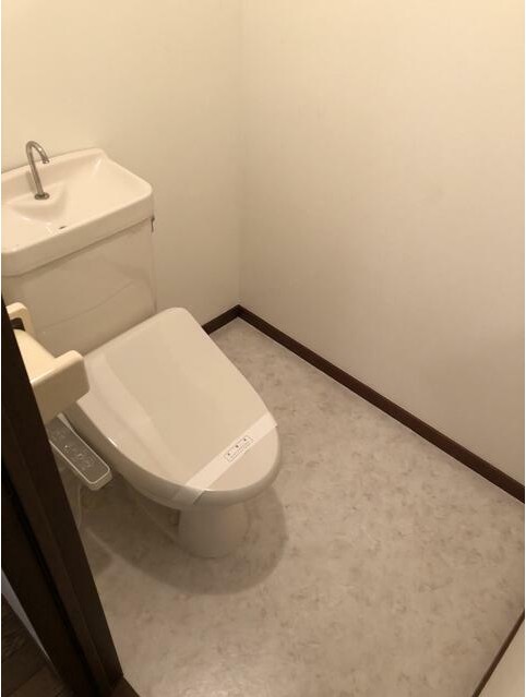 トイレ　落ち着いた色調のトイレです♪