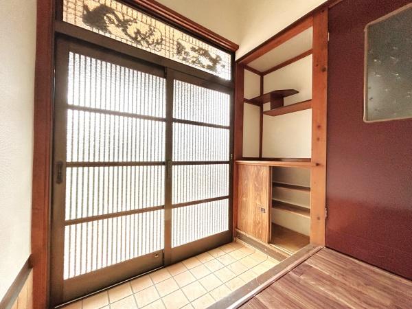 白岡市貸家の玄関写真