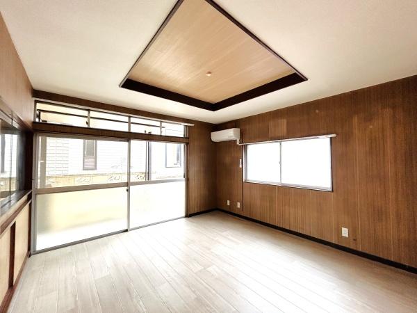白岡市貸家の居間写真