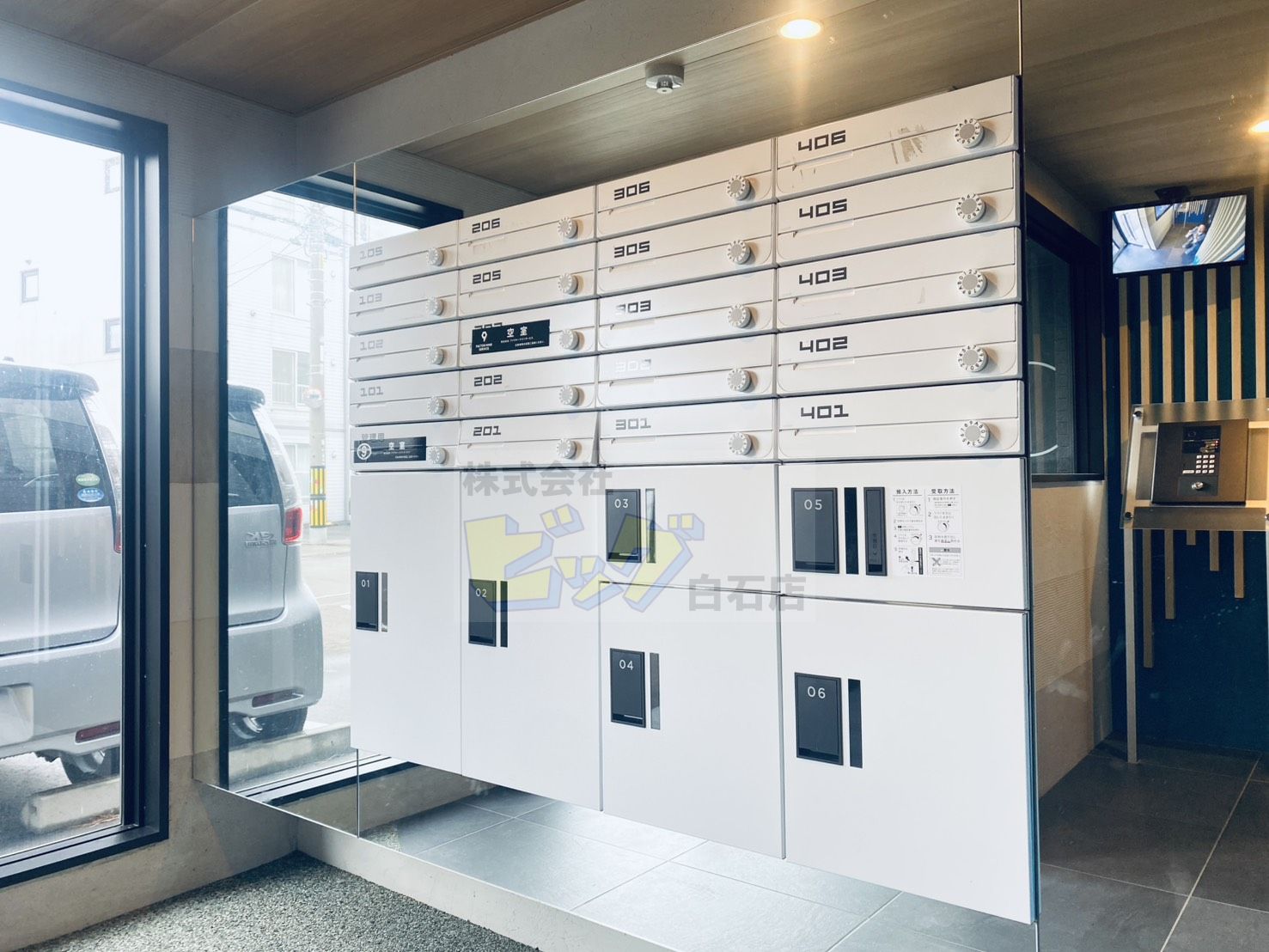 エントランス　留守中でも荷物が受け取れて便利な宅配ＢＯＸ完備しています♪