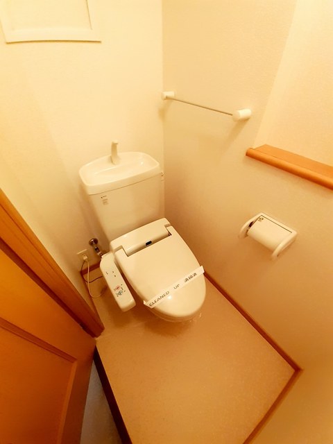 とさでん交通桟橋線 桟橋通五丁目駅 徒歩58分 2階建 築20年のトイレ写真