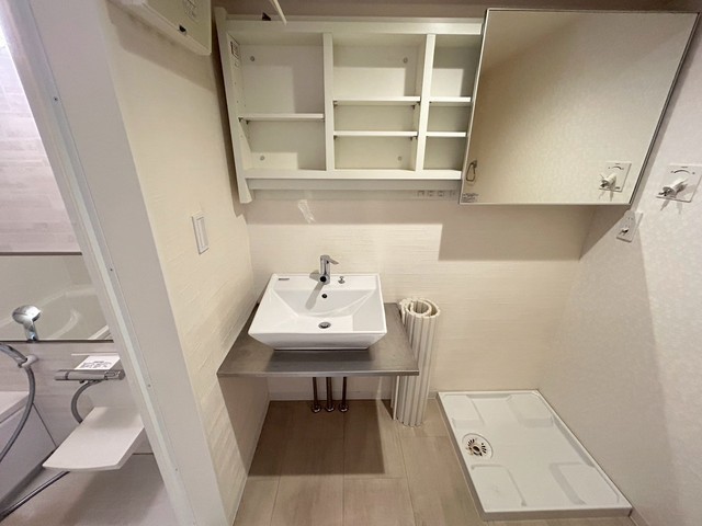 洗面設備　写真は違う号室です。