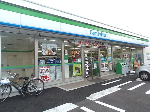 コンビニ　ファミリーマート（コンビニ）まで540m