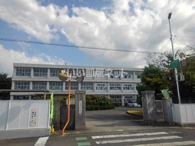 小学校　善通寺市立中央小学校（小学校）まで570m