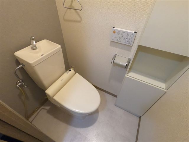 阪急神戸線 六甲駅 徒歩5分 4階建 築29年のトイレ写真