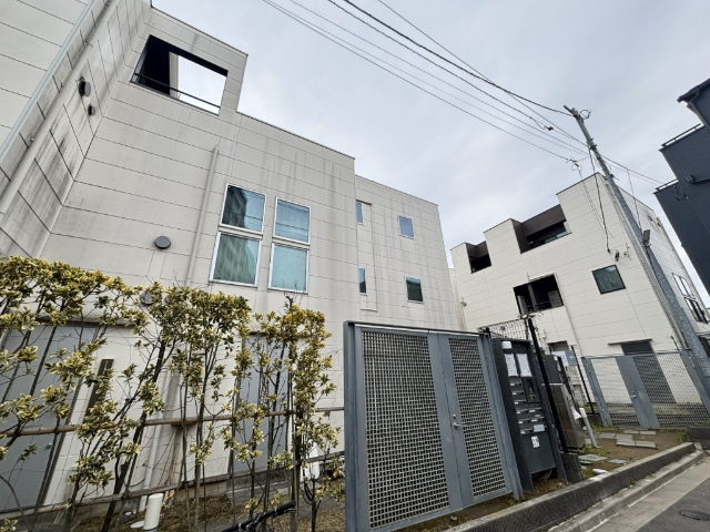 建物外観　オートロック付き