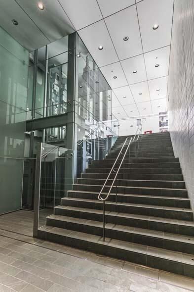 エントランス　建物の内部です