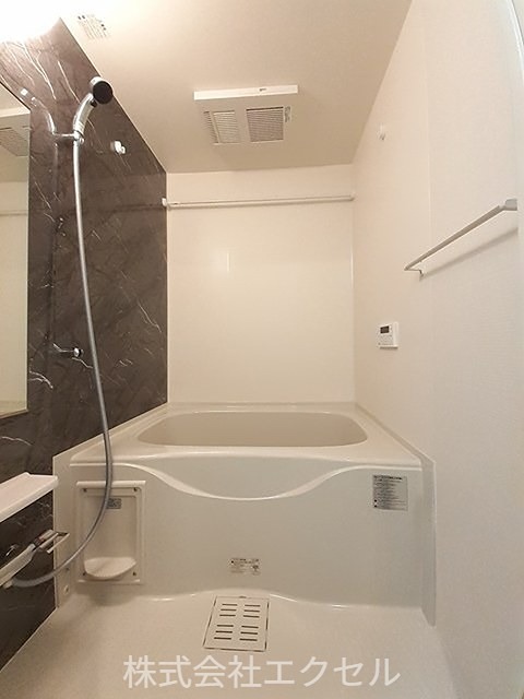 バス・シャワールーム　追い焚き付きです。