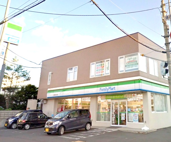 コンビニ　ファミリーマート札幌国際大学前店（コンビニ）まで413m