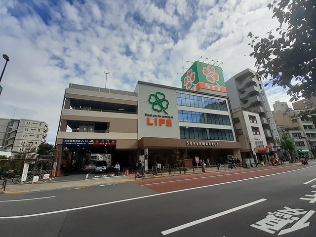 スーパー　ライフ東日暮里店（スーパー）まで694m
