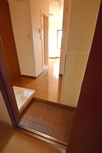 玄関　～玄関開けたら居室の明るさがわかりますよね～